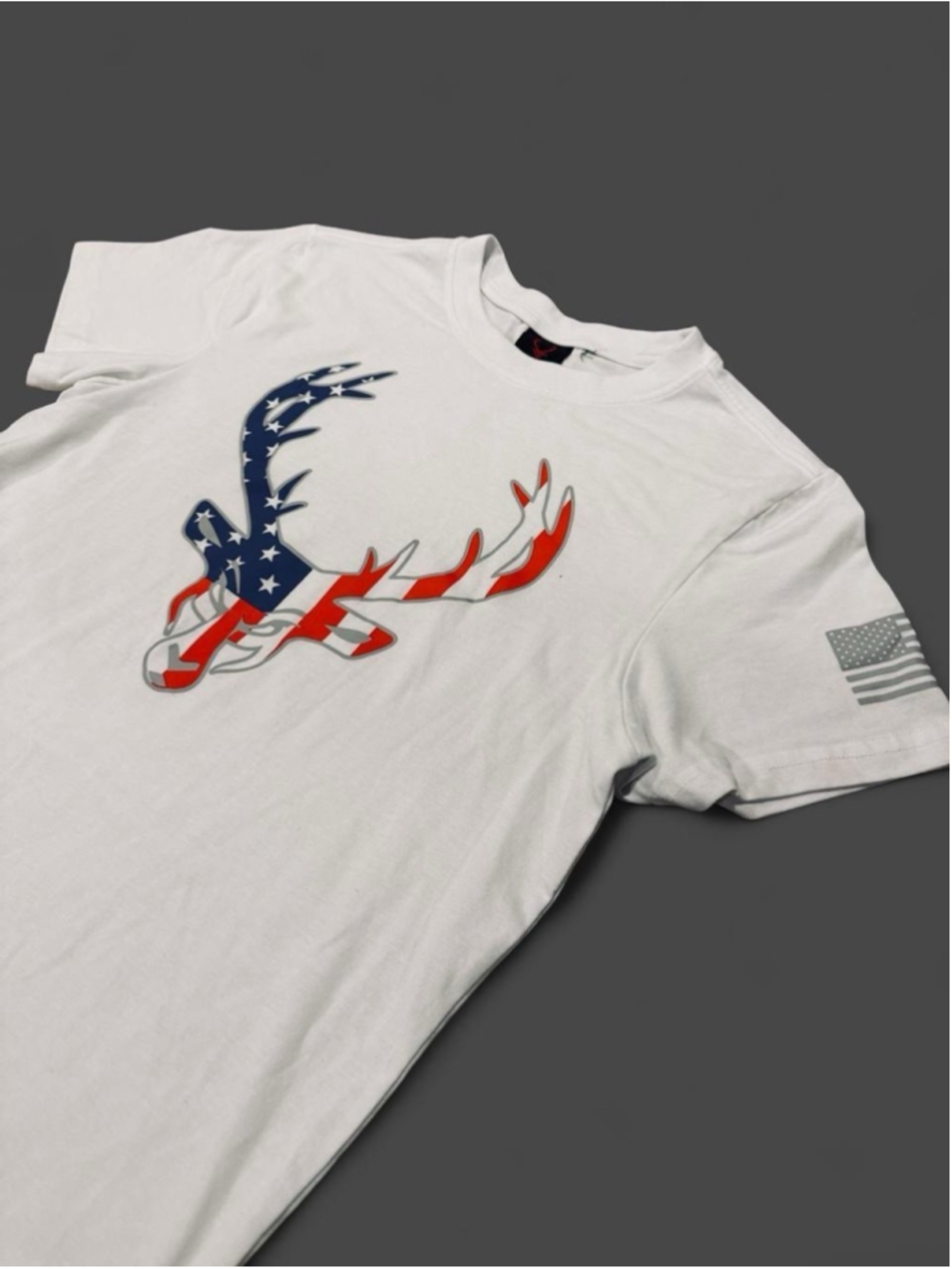 Bucked Up Patriotic Deer American Flag White Stretch T-Shirt Men’s Large